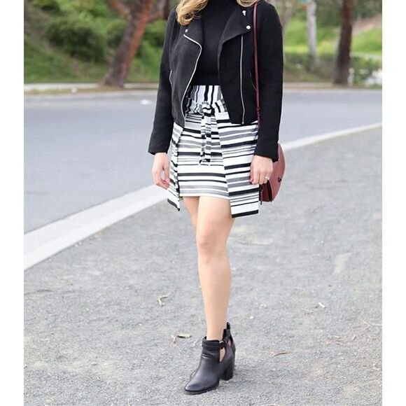 🔴 CAbi Small Grandstand Skirt #5185 Black White & Gray with Pockets - Picture 3 of 12